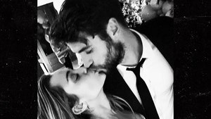 1226-miley-cyrus-insta-01